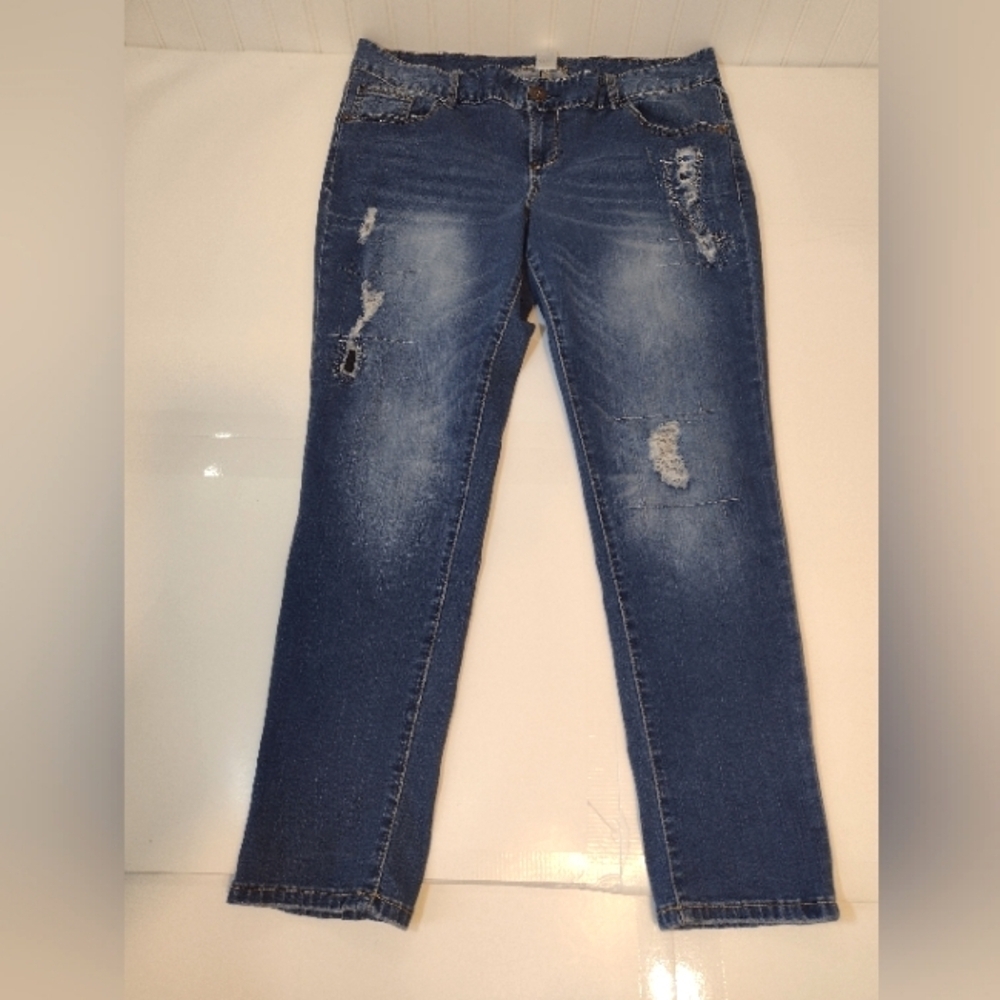Maurices Women's Distressed Patch Stretchy Jeans Size (18) Regular - Picture 8 of 14